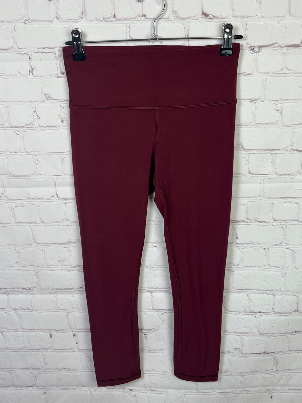 Athleta Elation Capri in Maroon Size XS